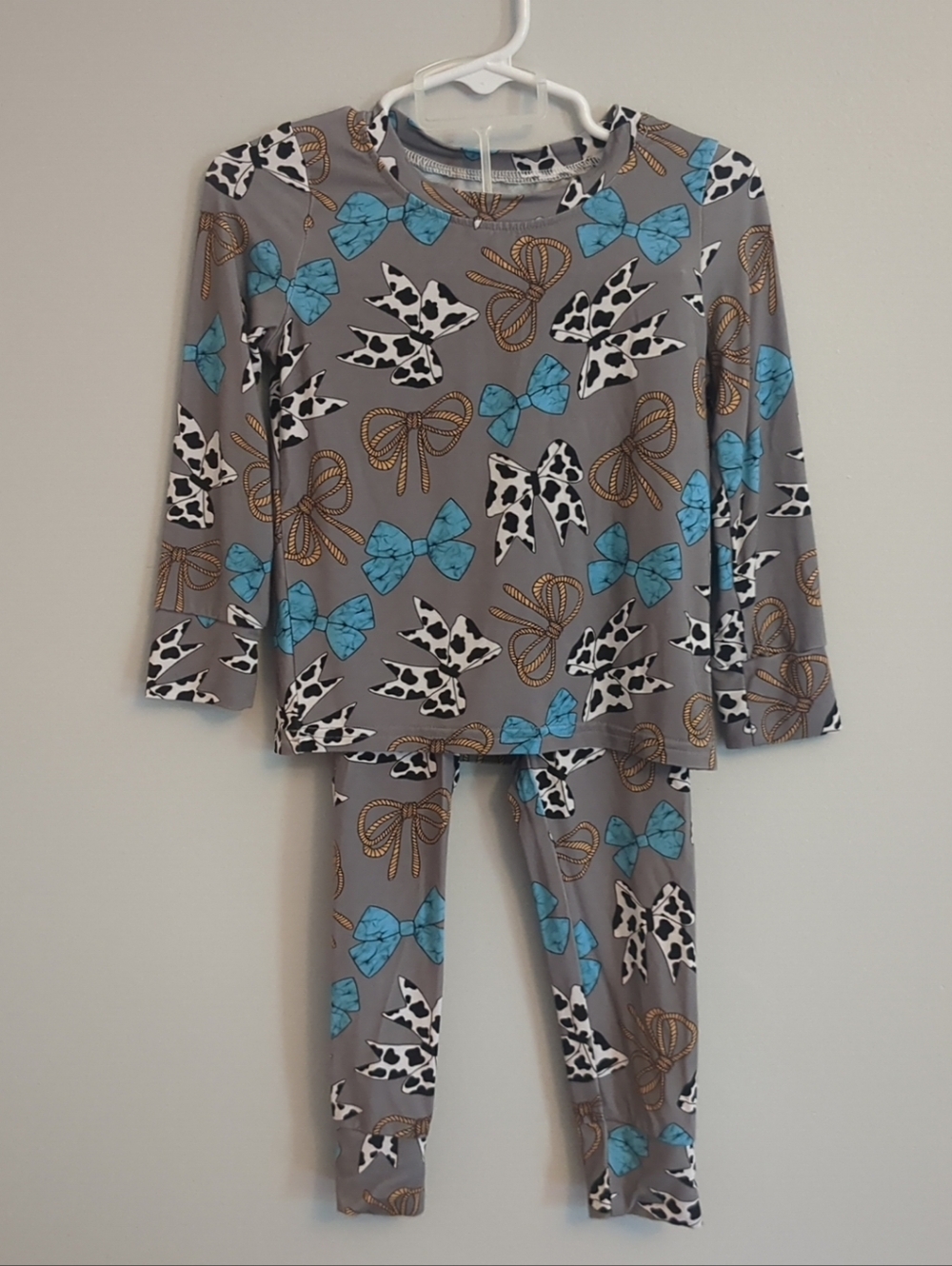 NWOT Weiwei Bamboo Gray Grey Bow Pajama Set - Size 2T